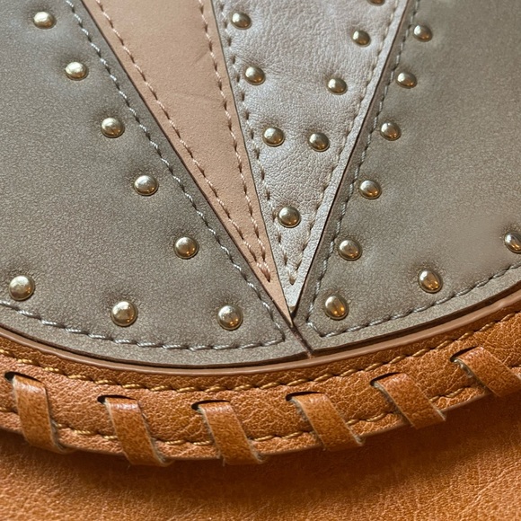 Cognac tan leather saddle bag. Woven Crossbody studded purse with fringe tassels - Picture 4 of 10